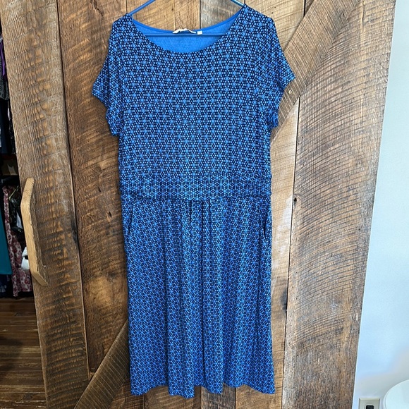Boden Dresses & Skirts - Boden Blue Short Sleeve Midi dress. B12